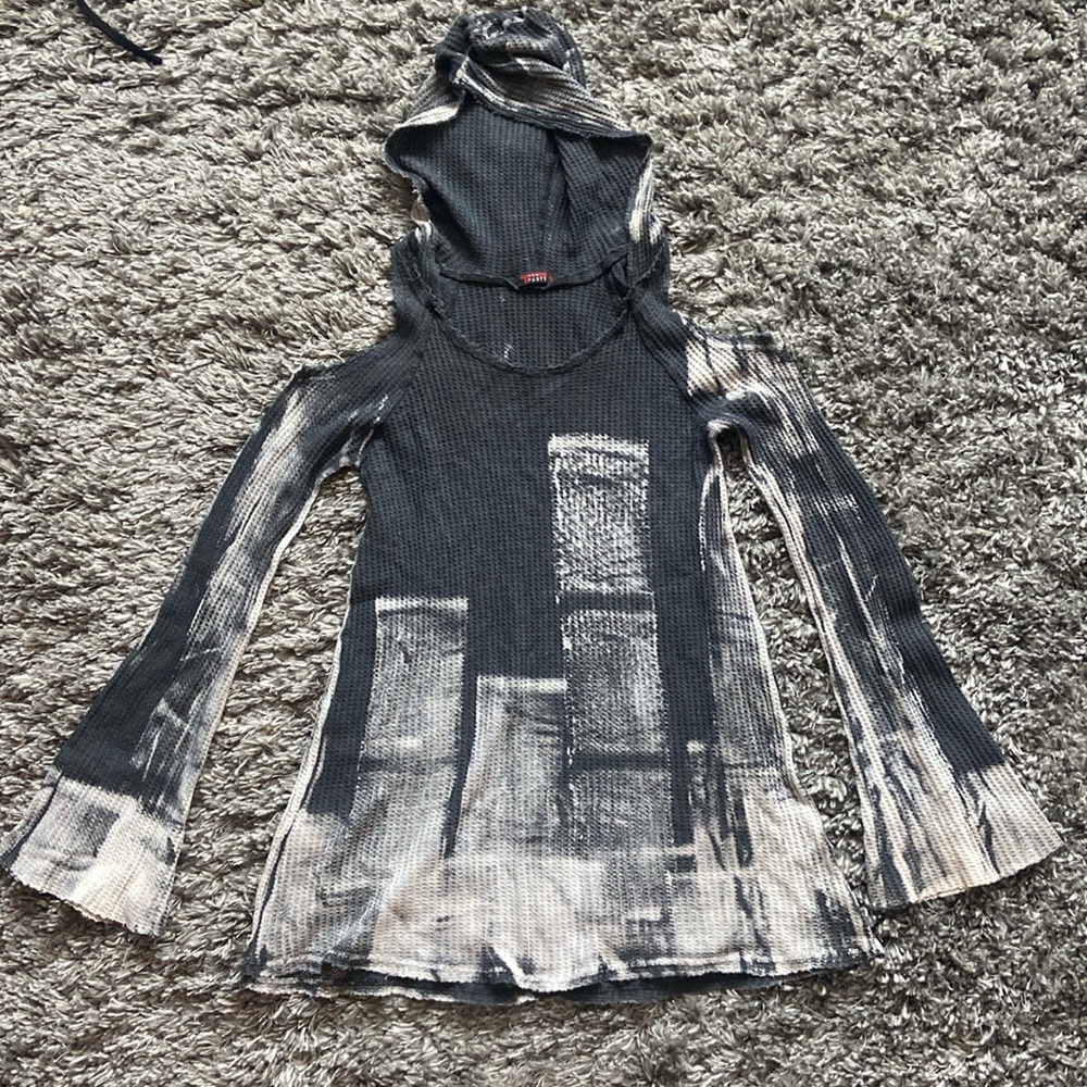T Party hooded bell sleeve with cold should top size M